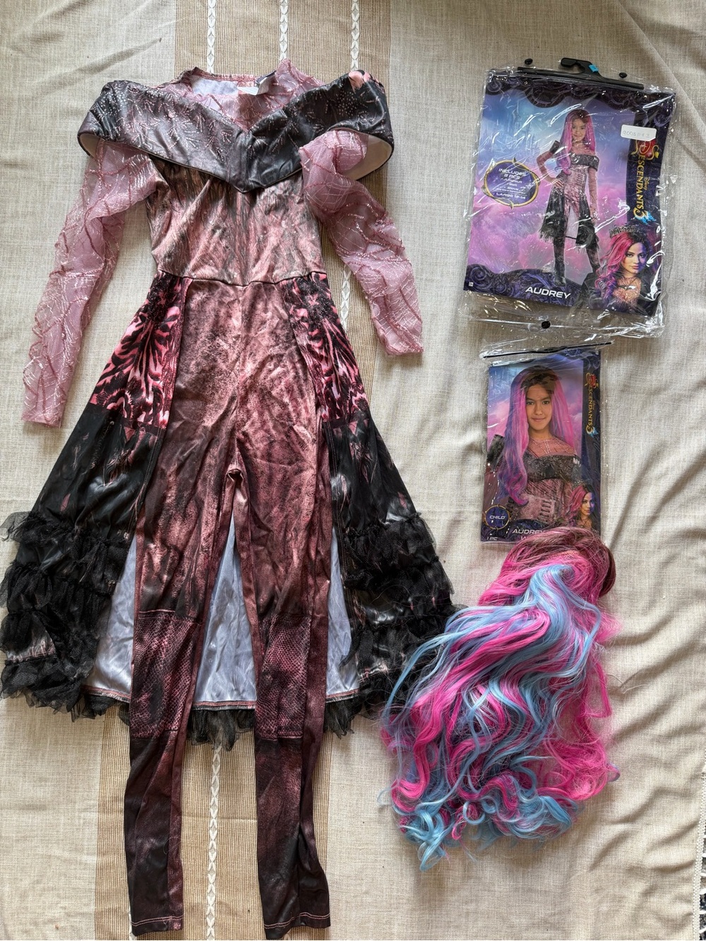 Disney Descendants 3 Audrey "Queen of Mean" costume jumpsuit  wig and crown